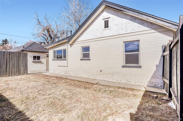 1525 Roslyn Street, Denver, CO 80220