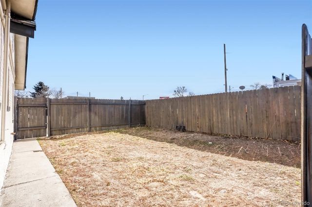 1525 Roslyn Street, Denver, CO 80220