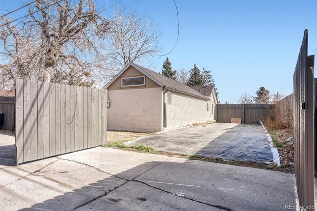 1525 Roslyn Street, Denver, CO 80220
