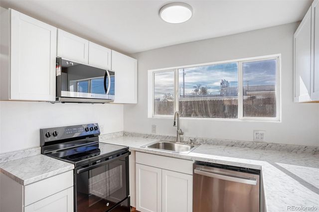 1525 Roslyn Street, Denver, CO 80220