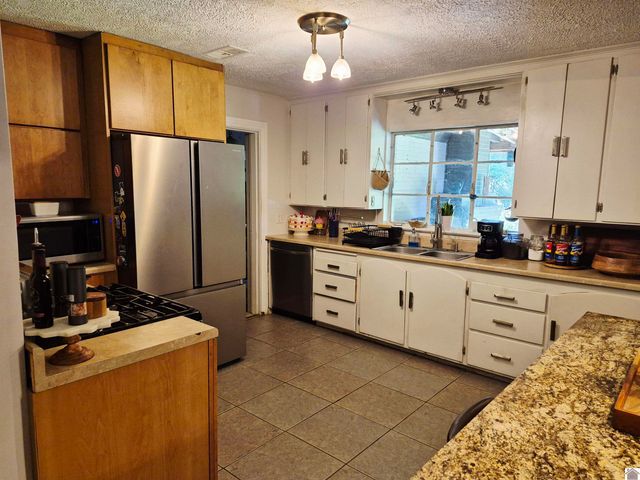300 Cardinal Ln, Paducah, KY 42001