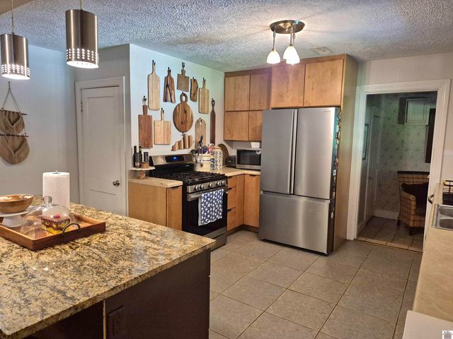 300 Cardinal Ln, Paducah, KY 42001