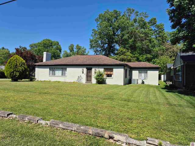 300 Cardinal Ln, Paducah, KY 42001