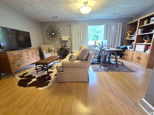 300 Cardinal Ln, Paducah, KY 42001