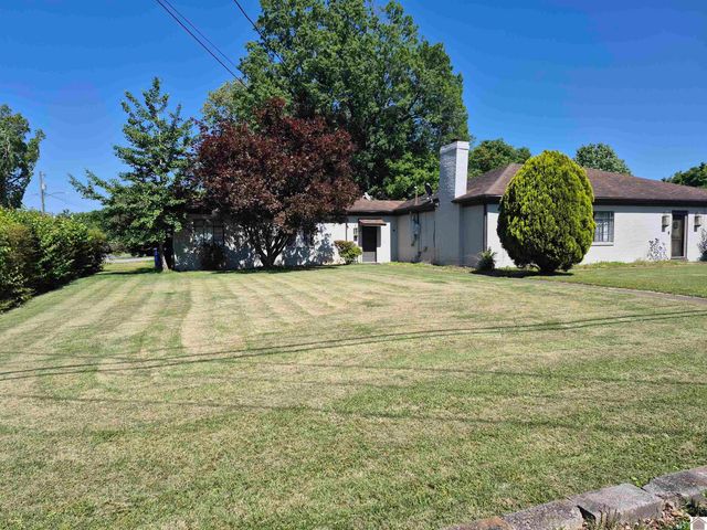 300 Cardinal Ln, Paducah, KY 42001