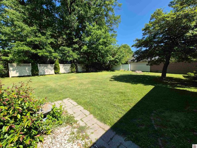 300 Cardinal Ln, Paducah, KY 42001