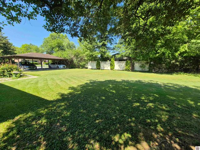 300 Cardinal Ln, Paducah, KY 42001
