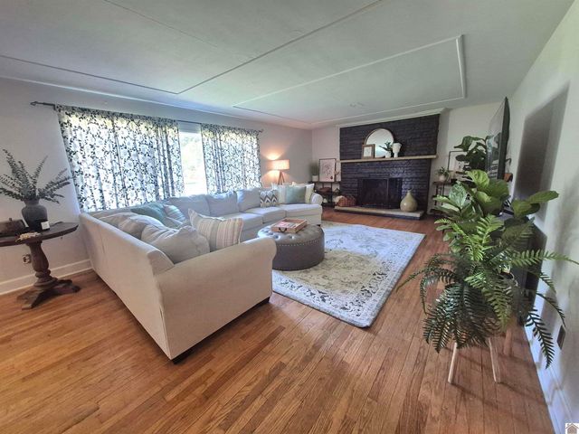 300 Cardinal Ln, Paducah, KY 42001