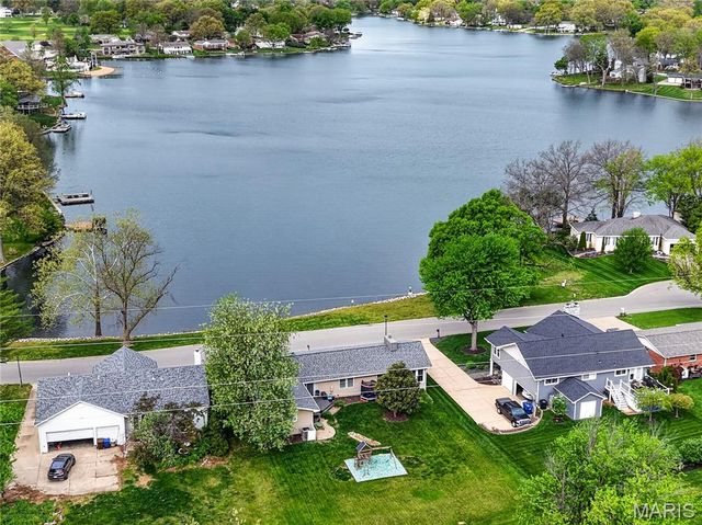 8 Guyenne Drive, Lake St Louis, MO 63367