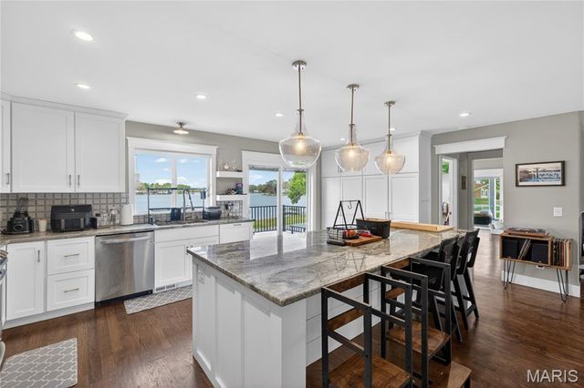 8 Guyenne Drive, Lake St Louis, MO 63367