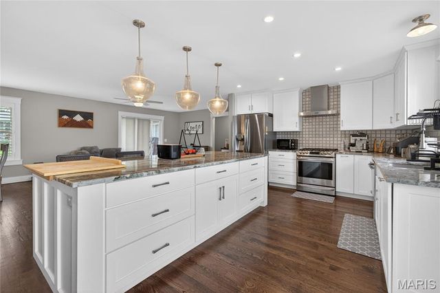 8 Guyenne Drive, Lake St Louis, MO 63367