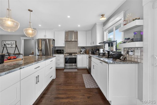 8 Guyenne Drive, Lake St Louis, MO 63367