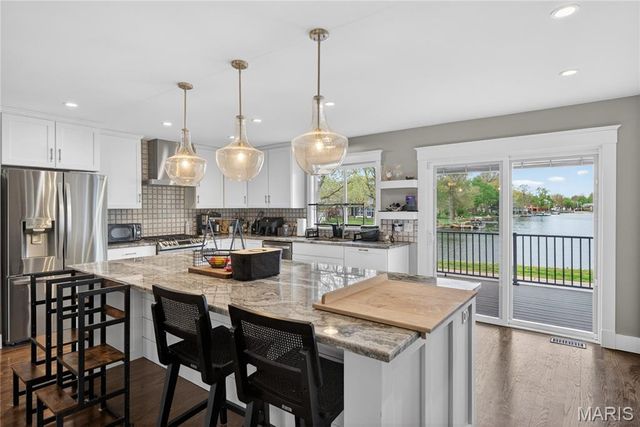 8 Guyenne Drive, Lake St Louis, MO 63367