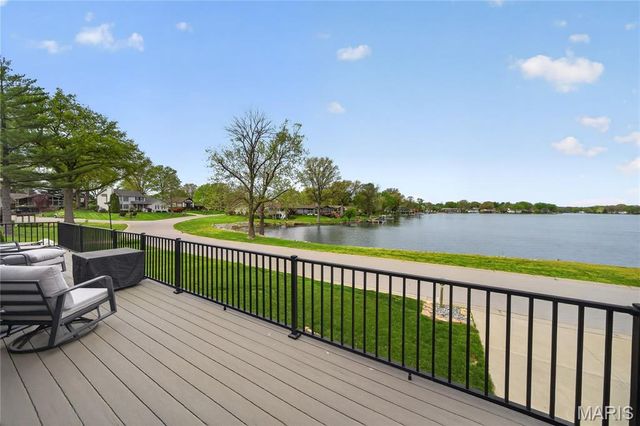 8 Guyenne Drive, Lake St Louis, MO 63367
