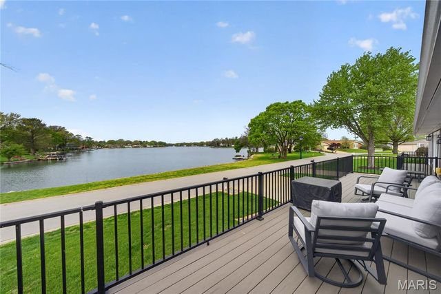 8 Guyenne Drive, Lake St Louis, MO 63367