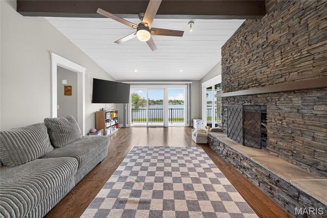 8 Guyenne Drive, Lake St Louis, MO 63367