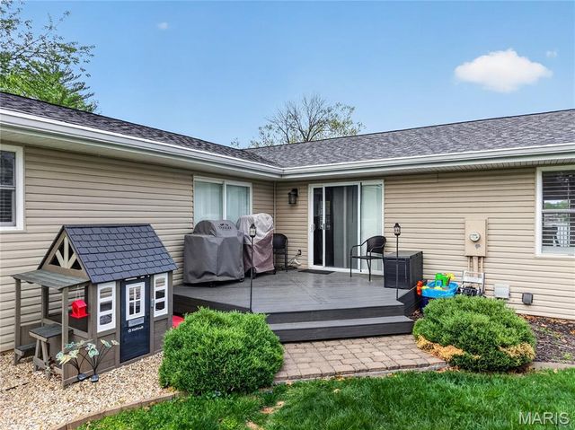 8 Guyenne Drive, Lake St Louis, MO 63367