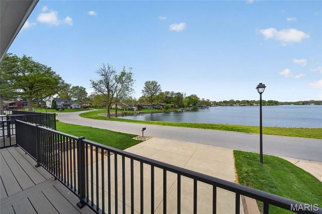8 Guyenne Drive, Lake St Louis, MO 63367