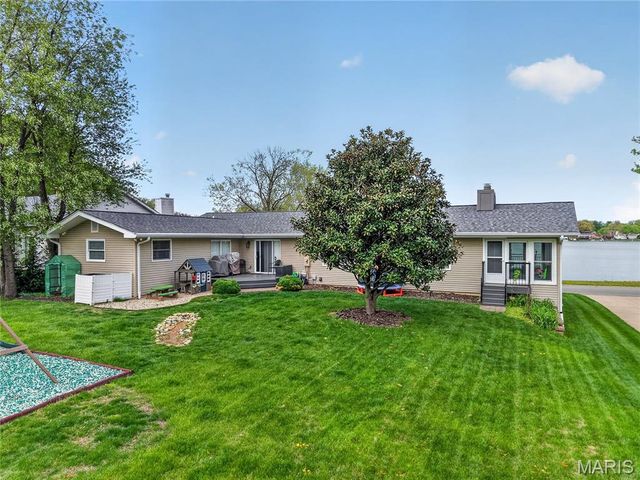 8 Guyenne Drive, Lake St Louis, MO 63367
