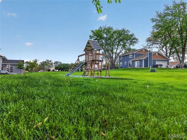 8 Guyenne Drive, Lake St Louis, MO 63367