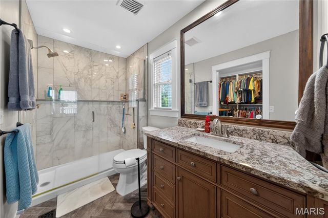 8 Guyenne Drive, Lake St Louis, MO 63367
