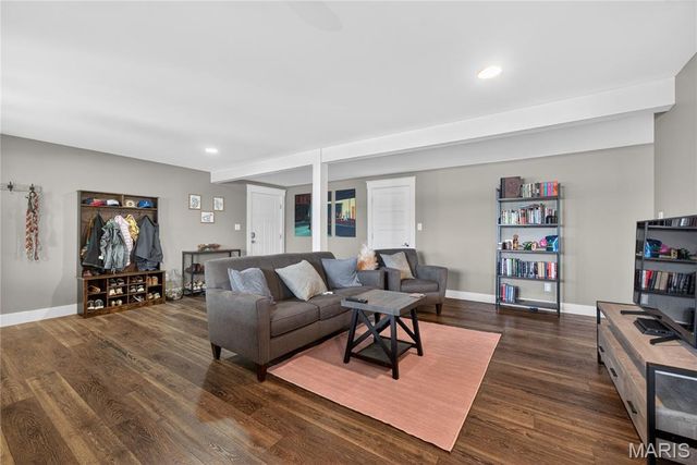 8 Guyenne Drive, Lake St Louis, MO 63367