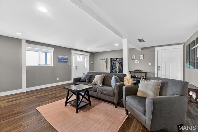 8 Guyenne Drive, Lake St Louis, MO 63367