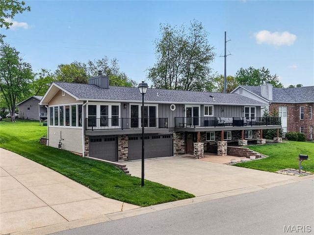 8 Guyenne Drive, Lake St Louis, MO 63367