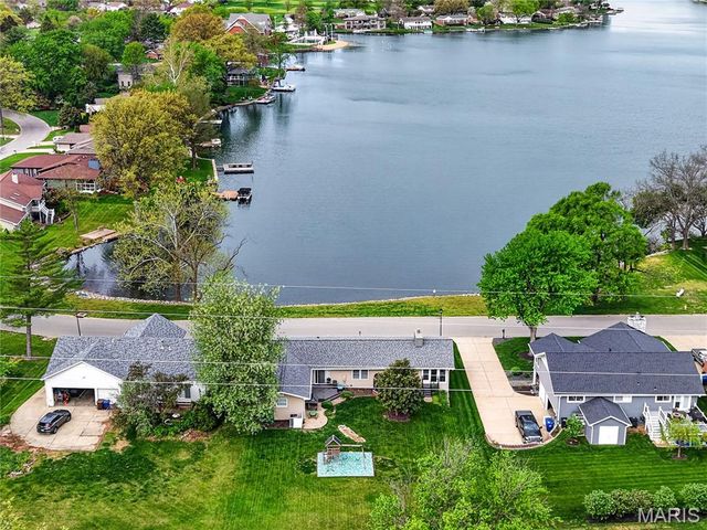 8 Guyenne Drive, Lake St Louis, MO 63367