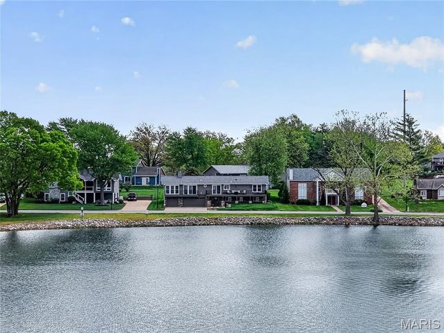 8 Guyenne Drive, Lake St Louis, MO 63367
