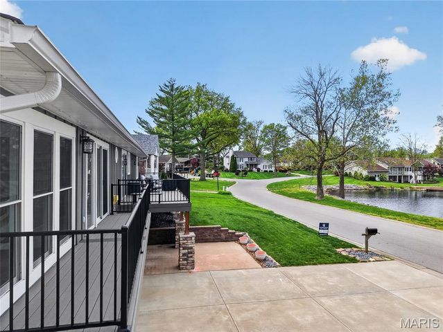 8 Guyenne Drive, Lake St Louis, MO 63367