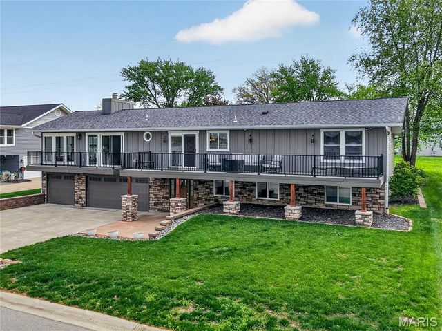 8 Guyenne Drive, Lake St Louis, MO 63367