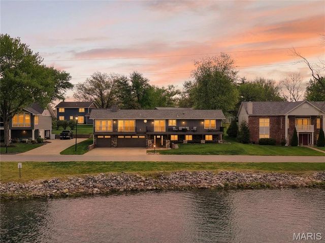 8 Guyenne Drive, Lake St Louis, MO 63367