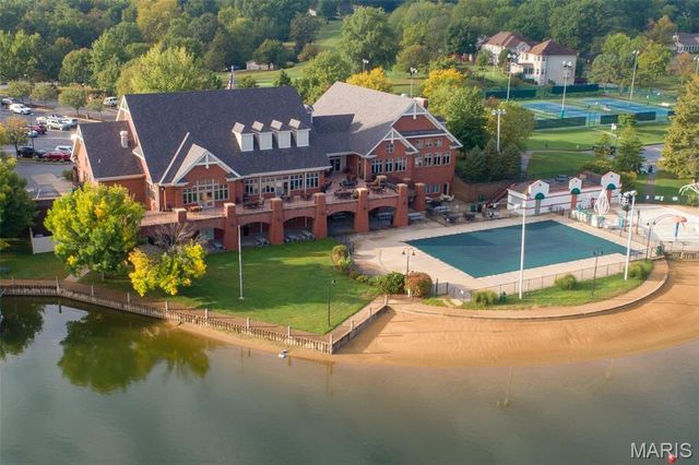 8 Guyenne Drive, Lake St Louis, MO 63367