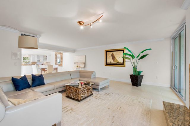 1222 Hillsboro Mile 11, Hillsboro Beach, FL 33062
