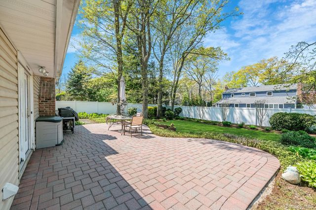 12 Kristi Lane, Lake Grove, NY 11755