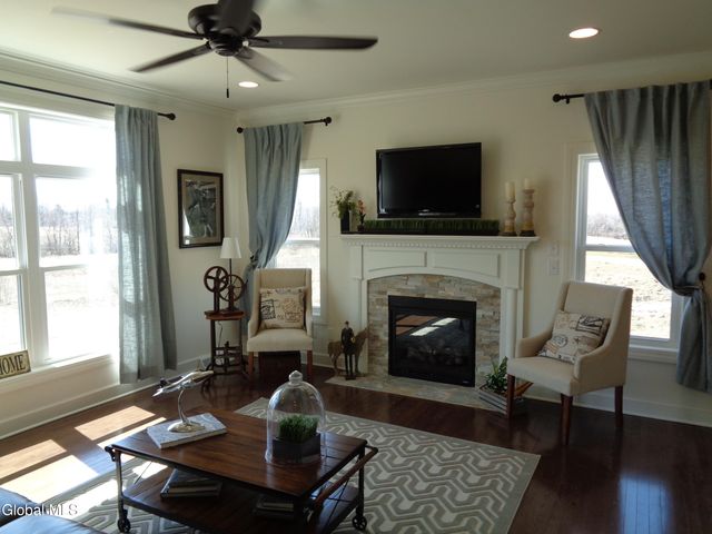 4 Karl Farm Road, Sand Lake, NY 12018