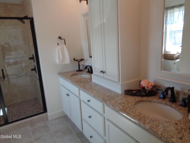 4 Karl Farm Road, Sand Lake, NY 12018