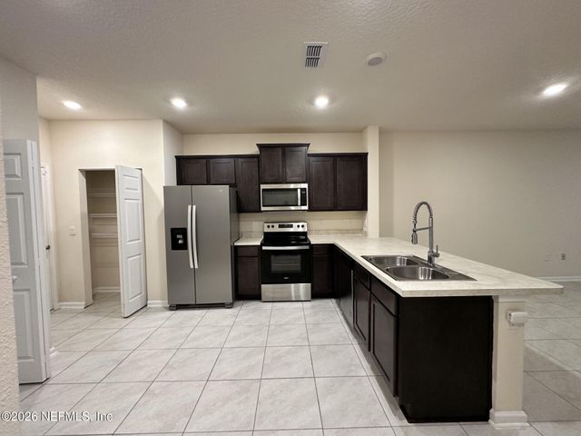 947 OBSERVATORY Parkway, Jacksonville, FL 32218