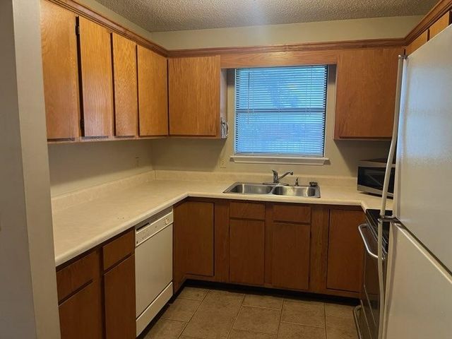 2722 N Barcelona Avenue, Fayetteville, AR 72703