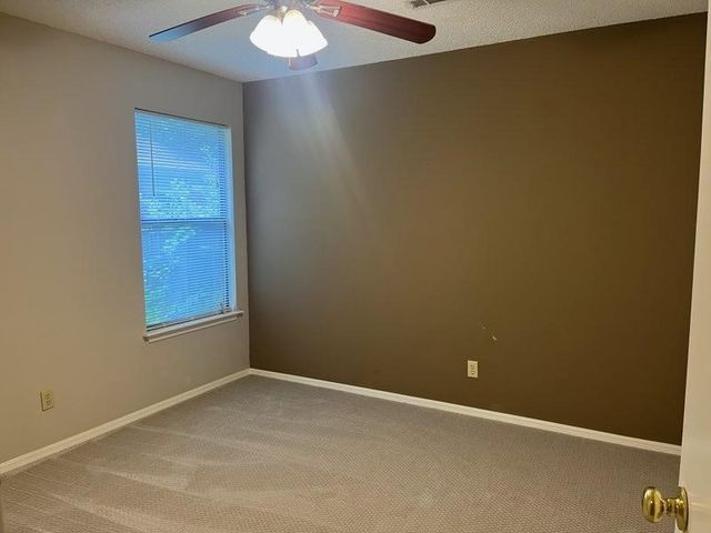 2722 N Barcelona Avenue, Fayetteville, AR 72703