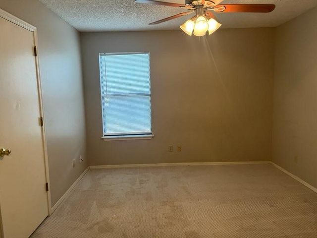 2722 N Barcelona Avenue, Fayetteville, AR 72703