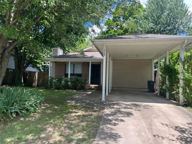 2722 N Barcelona Avenue, Fayetteville, AR 72703