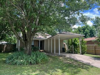 2722 N Barcelona Avenue, Fayetteville, AR 72703
