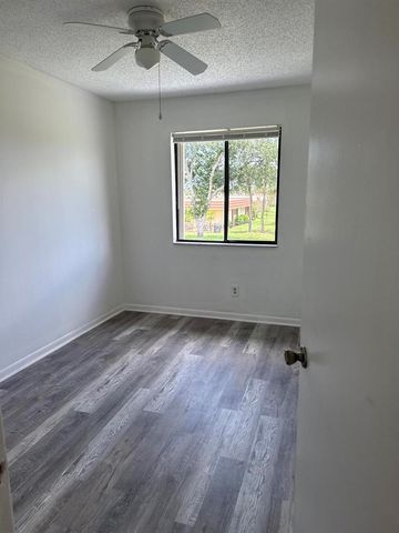 4901 Pier Drive, Greenacres, FL 33463