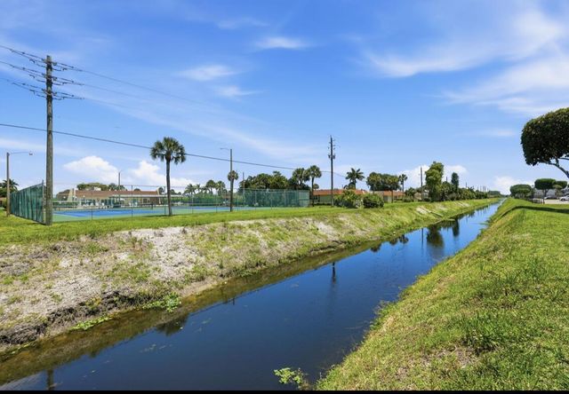 4901 Pier Drive, Greenacres, FL 33463
