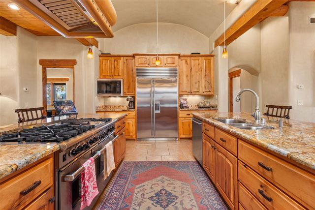 8 High Ridge Road, Santa Fe, NM 87506