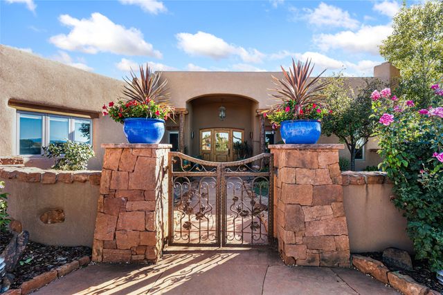 8 High Ridge Road, Santa Fe, NM 87506