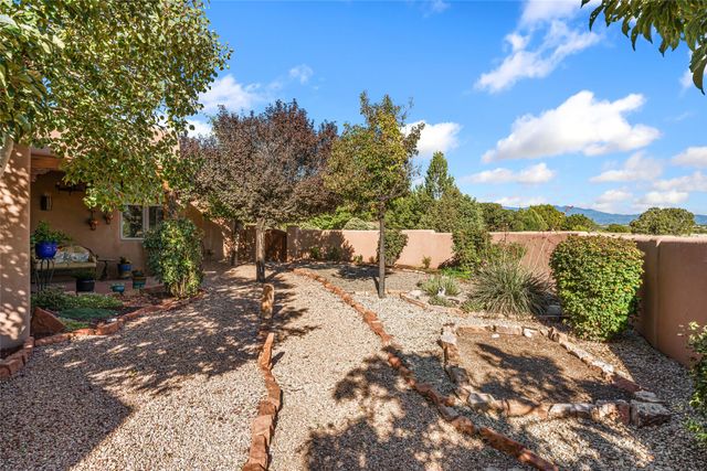 8 High Ridge Road, Santa Fe, NM 87506