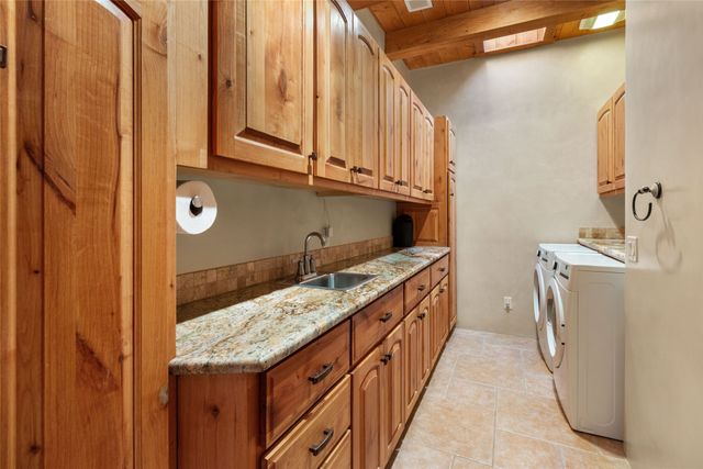 8 High Ridge Road, Santa Fe, NM 87506